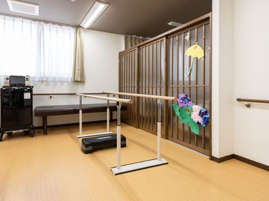 リハビリ用の設備が整った部屋