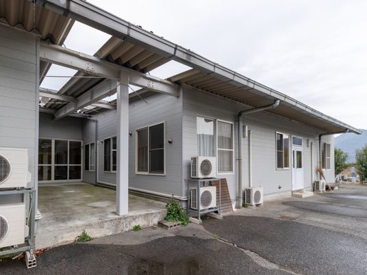 施設の外側の建物