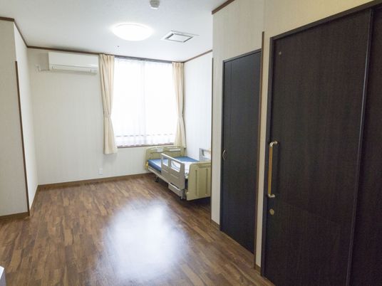 広々とした明るい居室