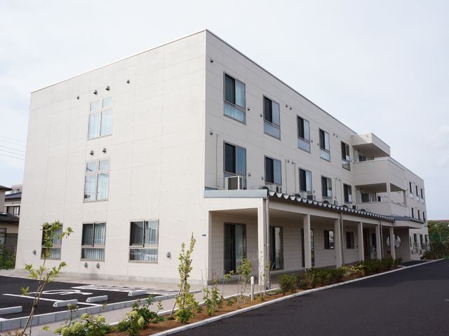 モダンな建物の外観 外観 清潔感のある外観が特徴的な建物です。新しい職場として、明るい環境がお待ちしています。