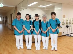 スタッフの集合写真