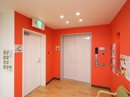 赤壁のエレベーターホール