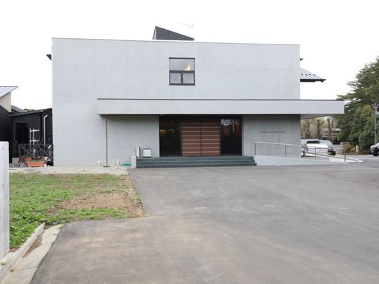 現代的な建物の外観