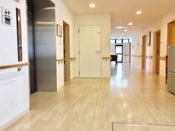 明るい廊下の様子