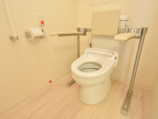 手すり付きトイレ設備