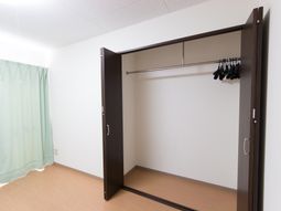 開放的なクローゼット空間