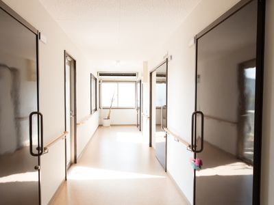 日差しの廊下