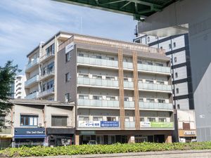 多階層の建物外観