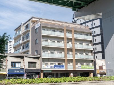 多階層の建物外観