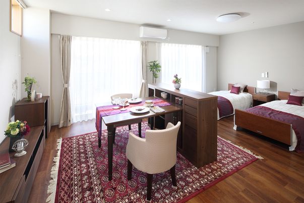 明るい開放的な食堂