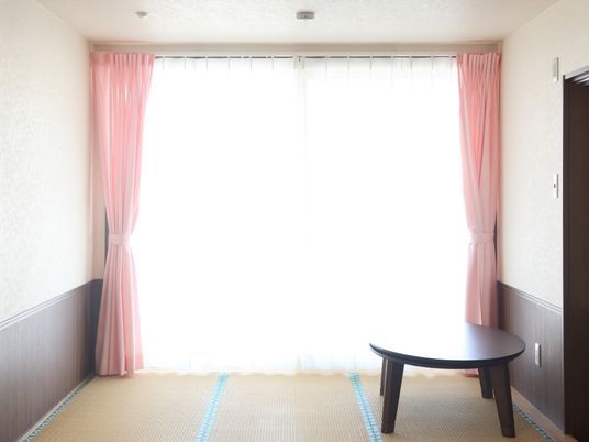 和風の居室の窓辺