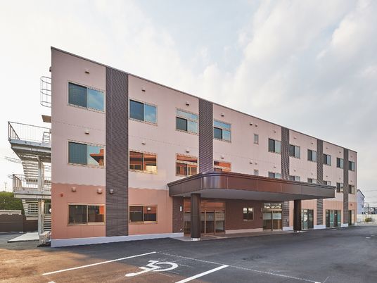 清潔感のある建物のエクステリア