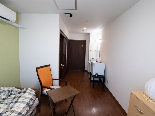 居心地良さそうな居室 居室 ゆったりとくつろげる家具が配置された明るい居室です。自分の好きな時間を、静かに過ごせる空間がこちらです。
