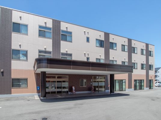 エントランスの屋根付き建物