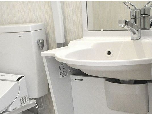 清潔なトイレと洗面台