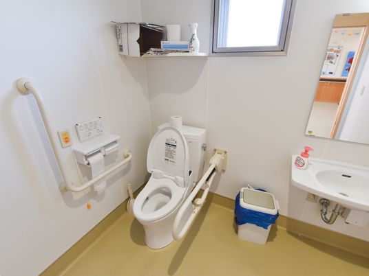 バリアフリー設計のトイレ