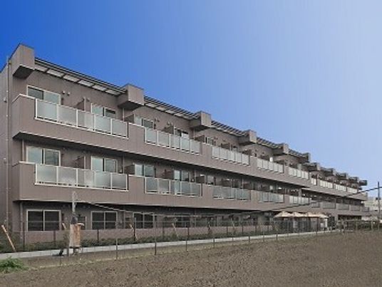 多階層の建物外観