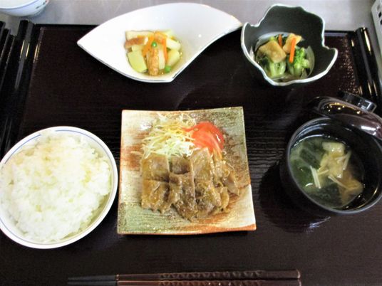 和風のバランス食事セット