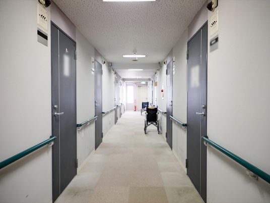 明るく清潔な廊下