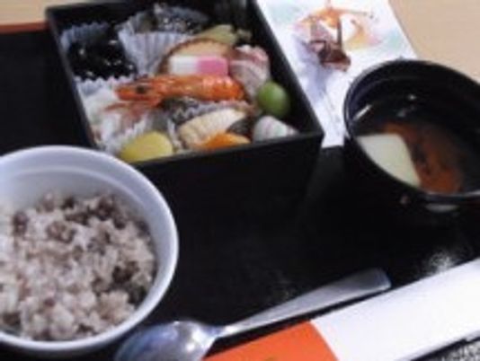 和食を盛り付けた食事内容