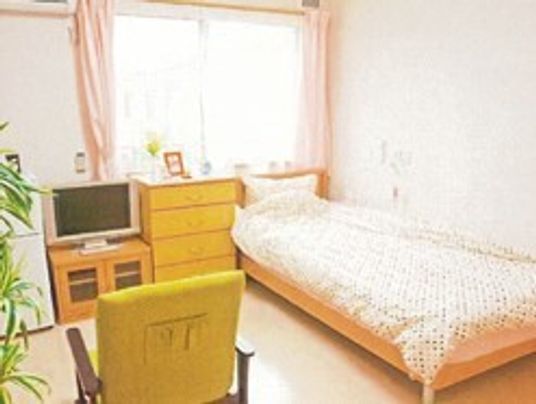 明るい個室の居室