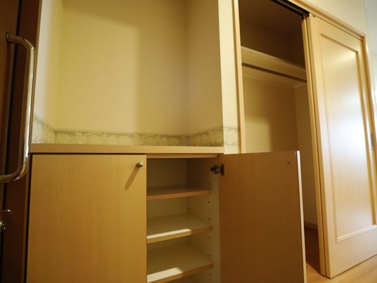 収納付き居室の一角