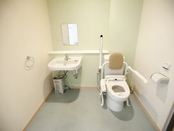 バリアフリー対応のトイレ