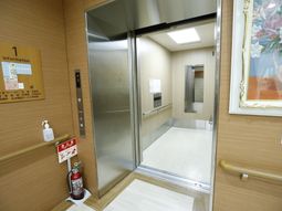エレベーターの入り口