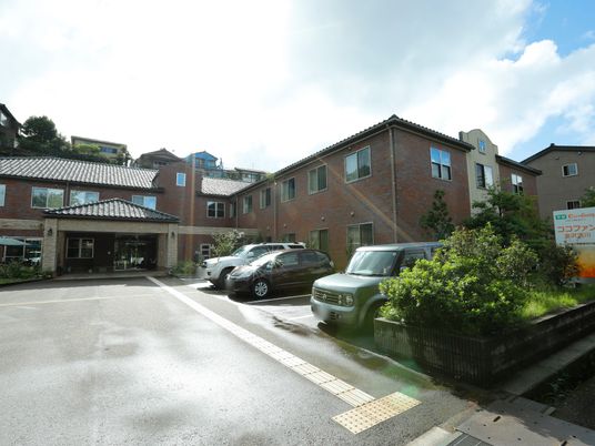 レンガ造りの建物外観