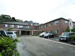 緑豊かな環境のエントランス