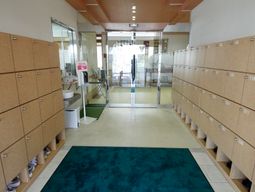 玄関の靴箱と入口
