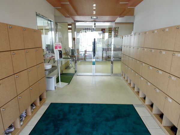玄関の靴箱と入口