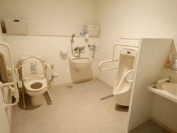 バリアフリートイレ室内