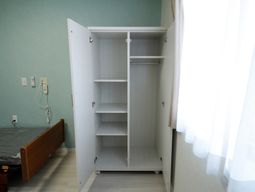 清潔な居室のクローゼット