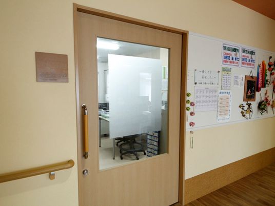 清潔感ある事務室入口