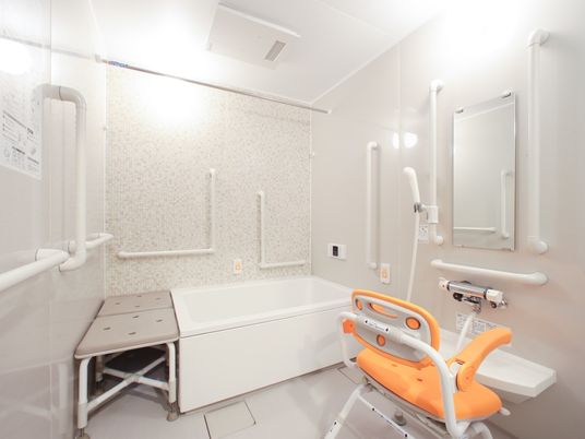 バリアフリーの浴室設備