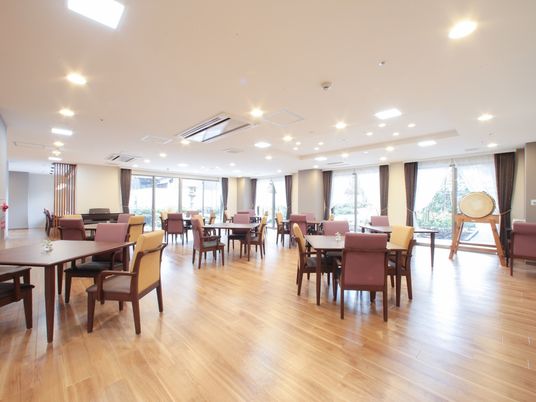 広々した食堂空間