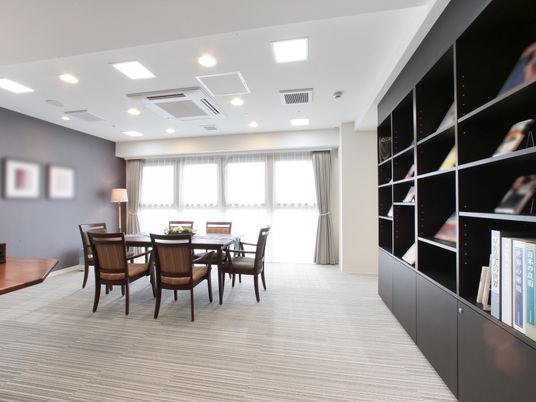 明るく広い共用スペース