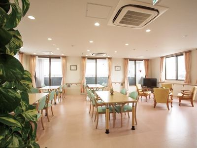 明るい食堂の空間