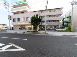 清潔感のある建物正面