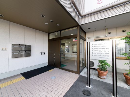明るい入り口エントランス