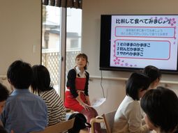 スタッフと来訪者の交流