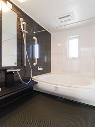 モダンな清潔な浴室