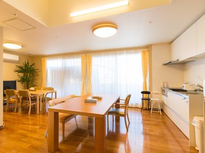 暖かい雰囲気の食堂空間