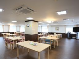 広々とした食堂の様子