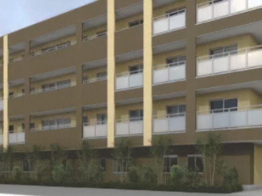 黄色い建物の外観