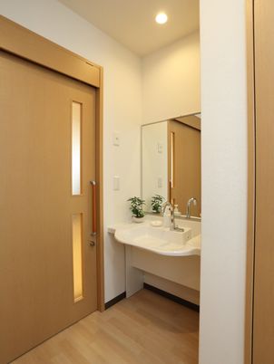 清潔なトイレ入口