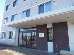 清潔感のある建物のエントランス