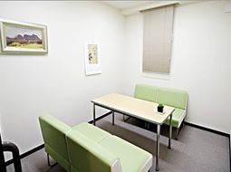 シンプルな居室の様子
