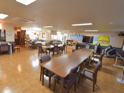 明るい食堂の様子